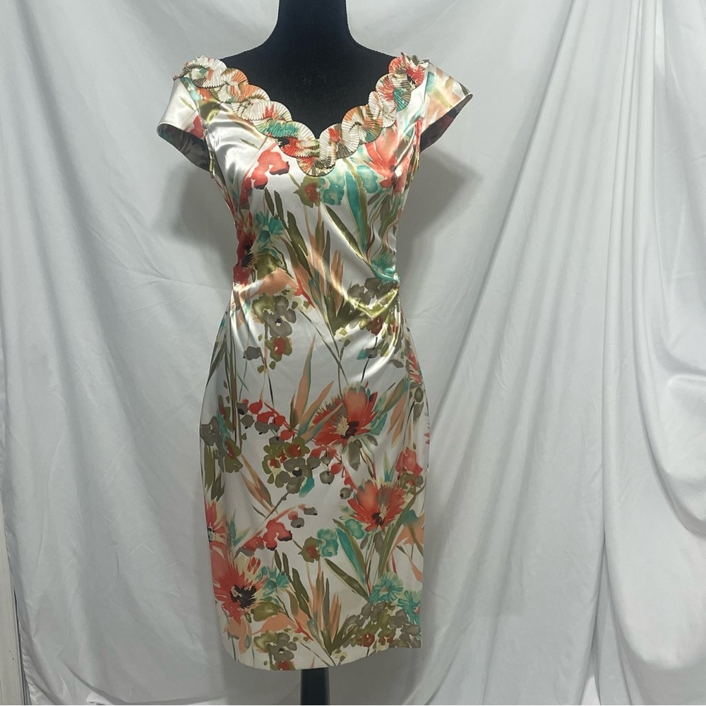 Maggy London silky midi sheath dress Floral. Size 6. Cream peach green.Pre-owned